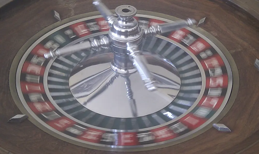 live casino games nigeria real money - roulette wheel close-up