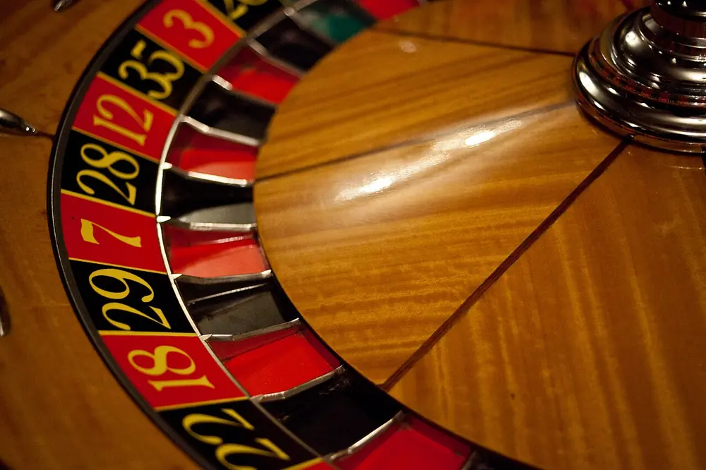 best online casino in nigeria - spinning roulette wheel