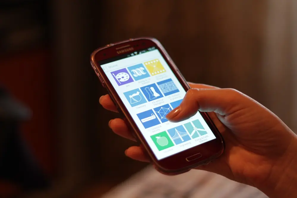 Using a smartphone - how to deposit bitcoin at cloudbet