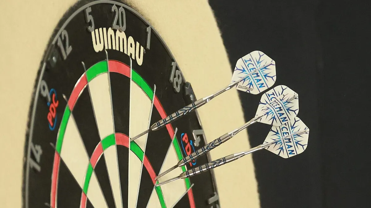 how to bet on darts - dartboard