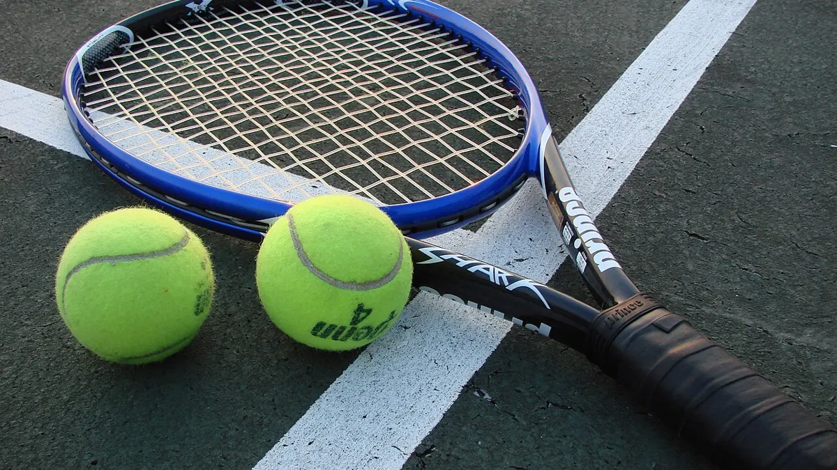 how to bet on wimbledon - tennis racket and balls